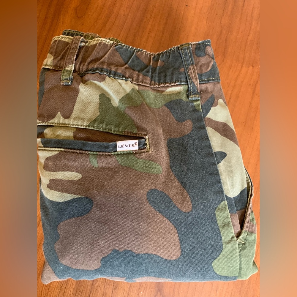 Levi’s Camo Cargo Chino, Synched Bottom Size 42